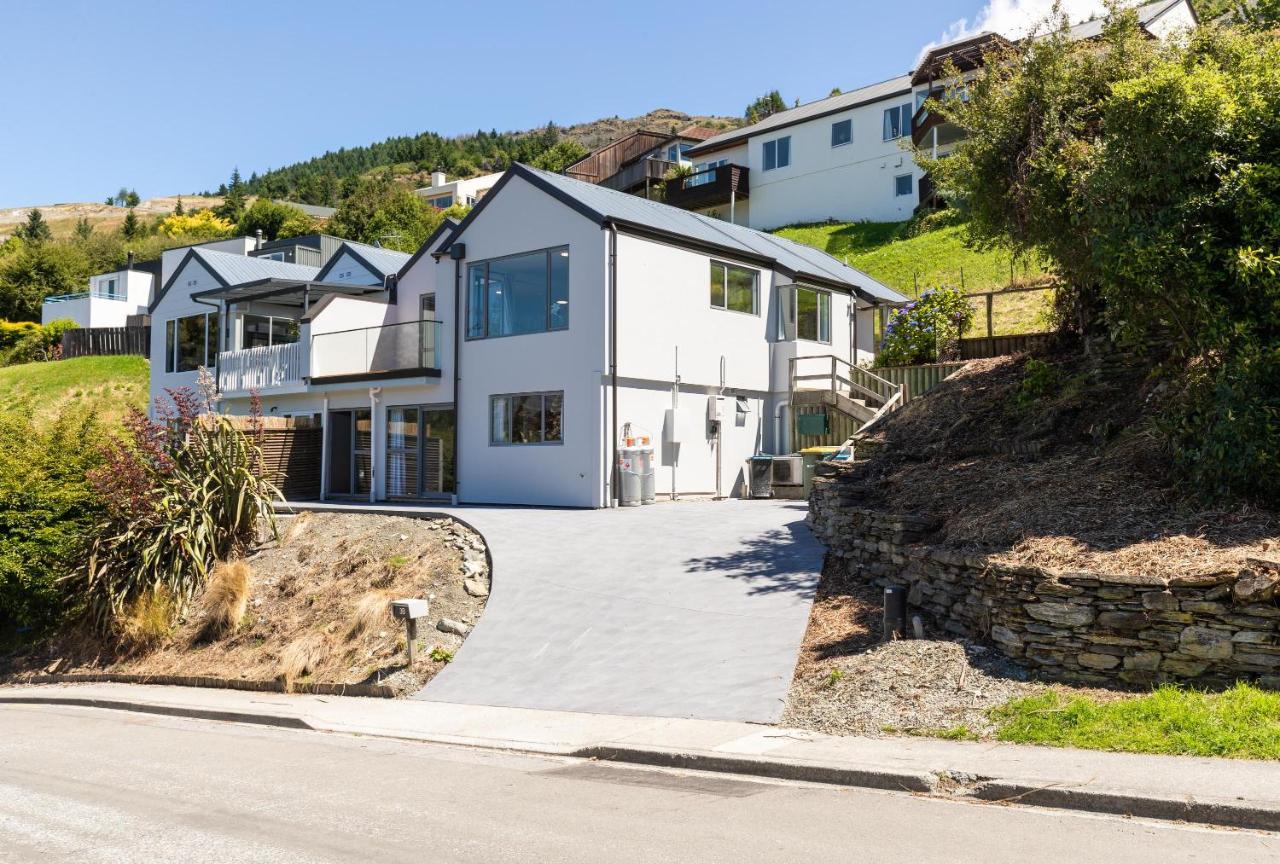 Lovely Marina Views And Sunny Balcony Holiday home Queenstown